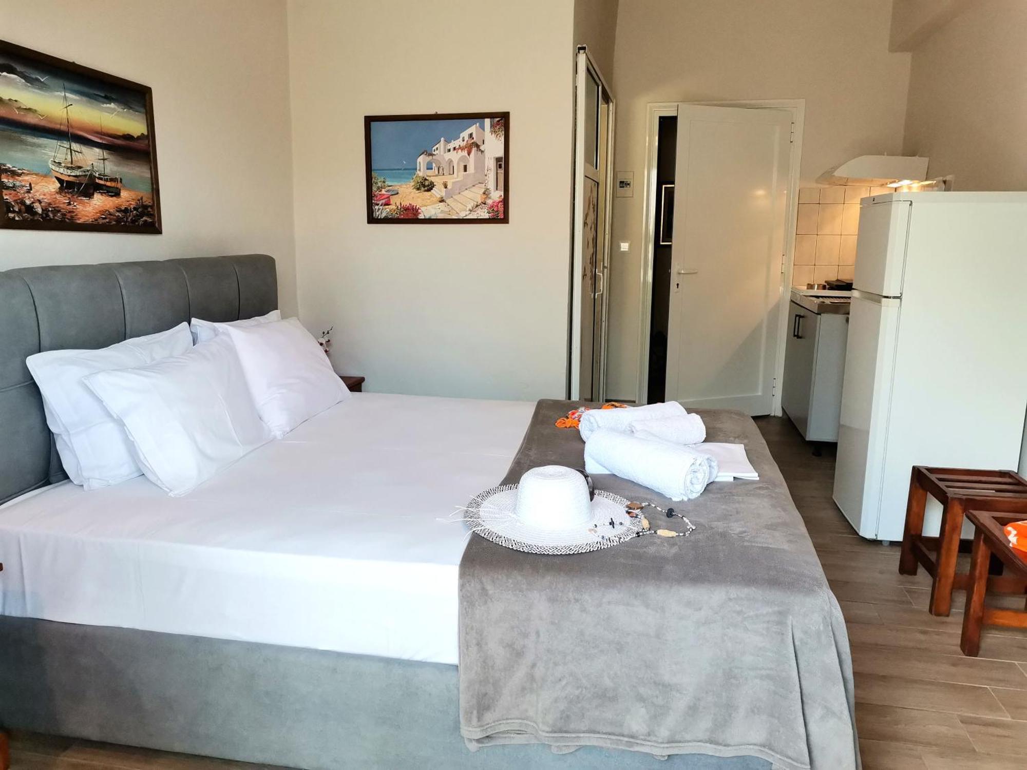 כריסי אמודיה Studios Lia Adults Only -Fully Renovated מראה חיצוני תמונה