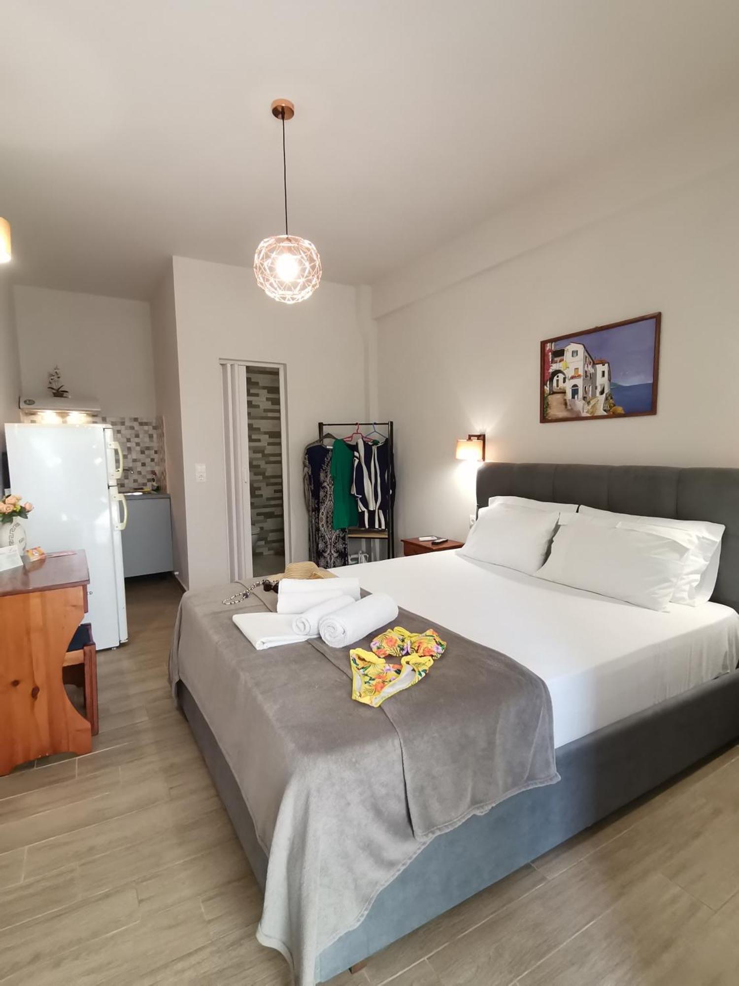 כריסי אמודיה Studios Lia Adults Only -Fully Renovated מראה חיצוני תמונה