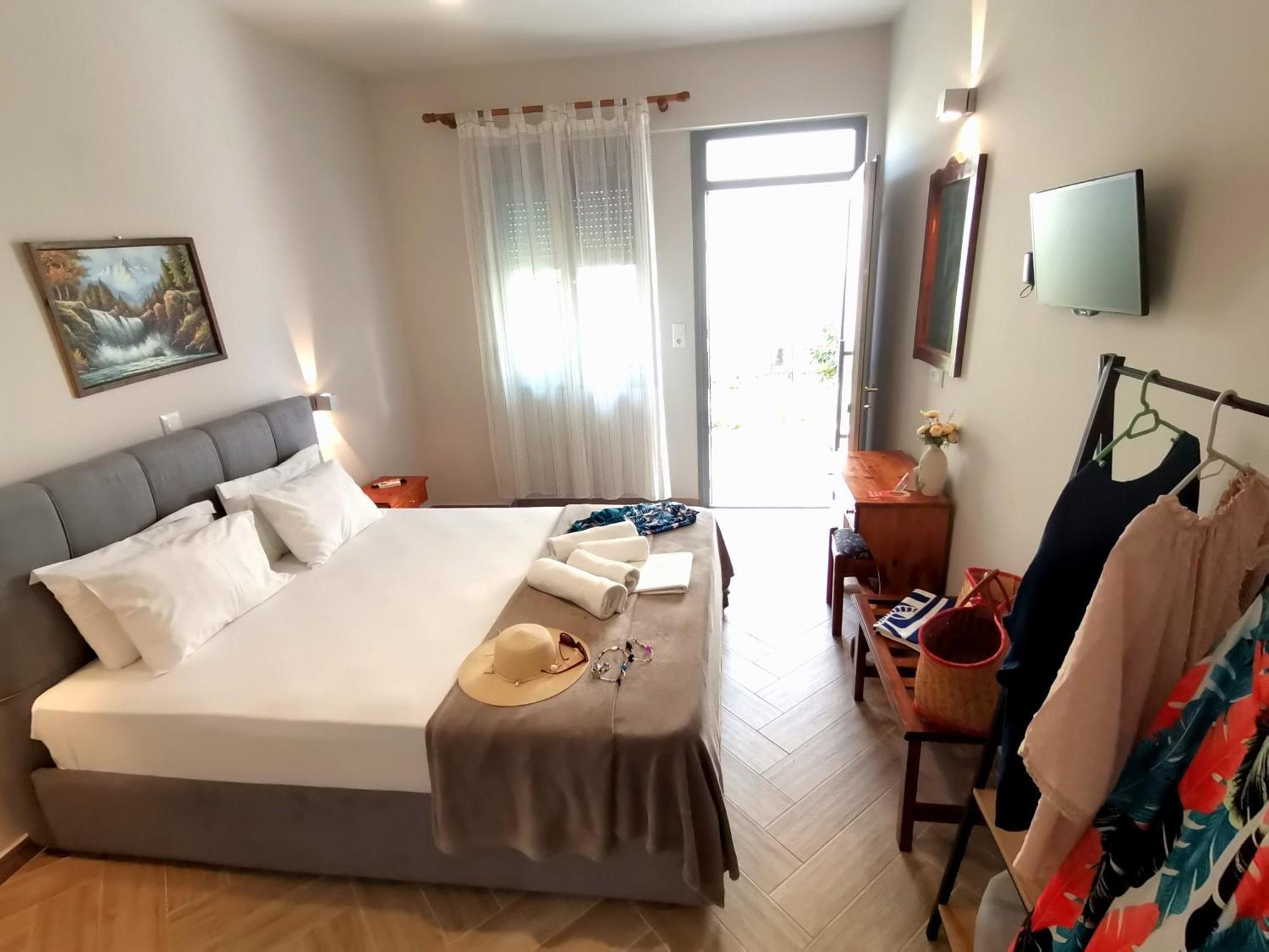 כריסי אמודיה Studios Lia Adults Only -Fully Renovated מראה חיצוני תמונה